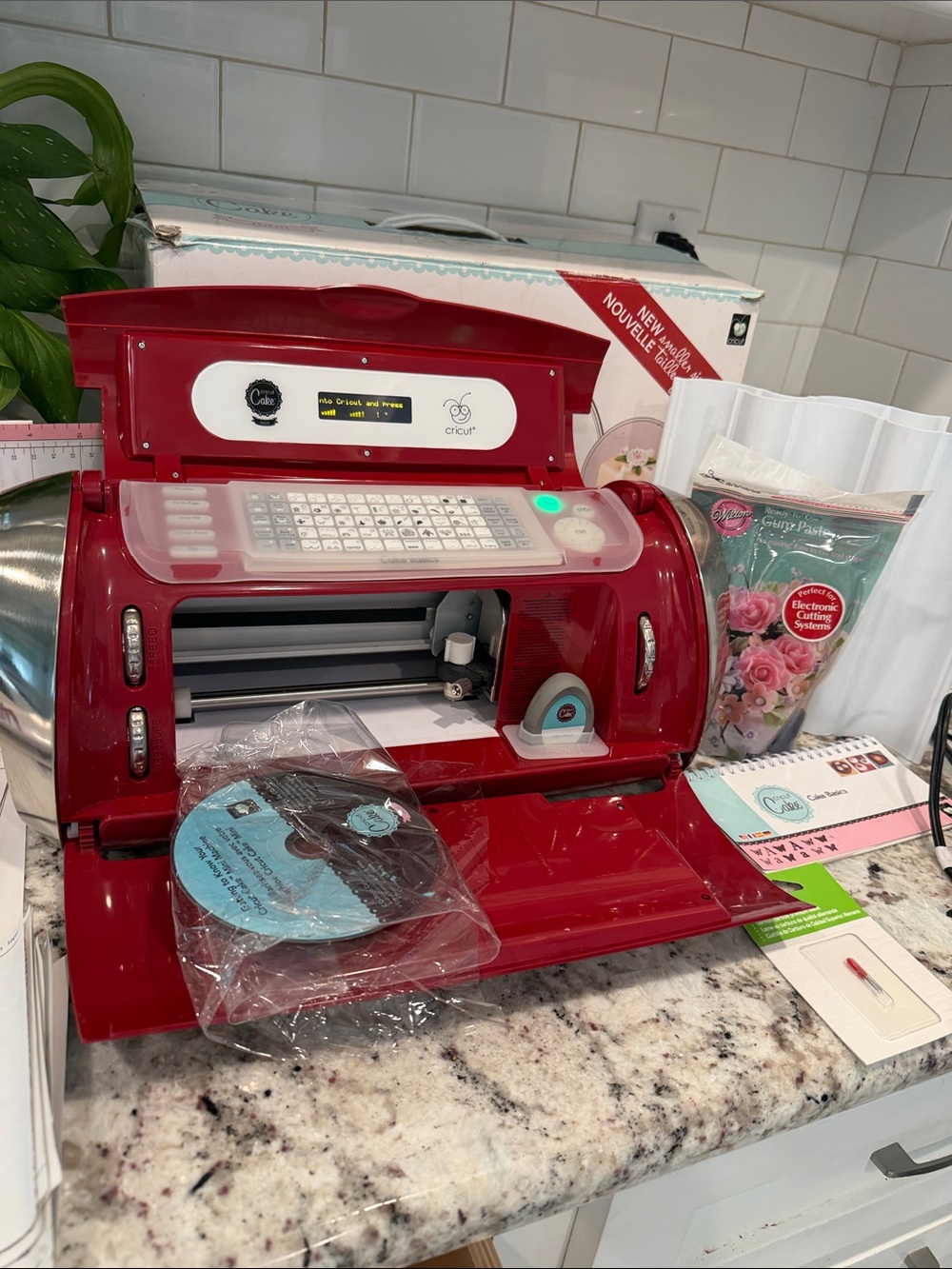 Cricut Red Cake Decorating Machine - Picture 12 of 12